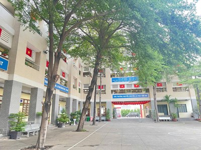 Rực rỡ màu cờ Tổ quốc chào mừng 50 năm Ngày Giải phóng miền Nam, thống nhất đất nước