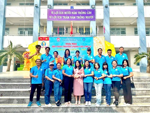 CB-GV-NV trường THPT Bình Chánh tham gia Hội thao Cụm IV