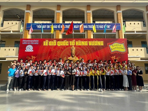 Họp mặt đội tuyển thi Học sinh Giỏi cấp Thành phố khối 10 và 11