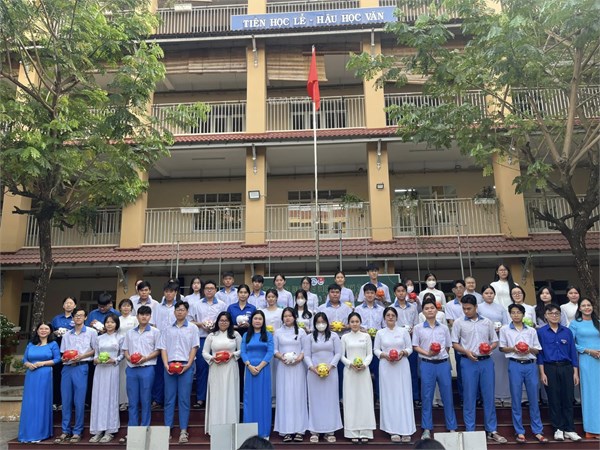Phát động công trình thanh niên  Nuôi heo đất  năm học 2024-2025