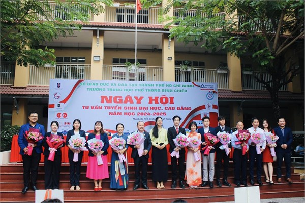 Trường THPT Bình Chiểu tổ chức Ngày hội tư vấn tuyển sinh đại học, cao đẳng năm học 2024-2025