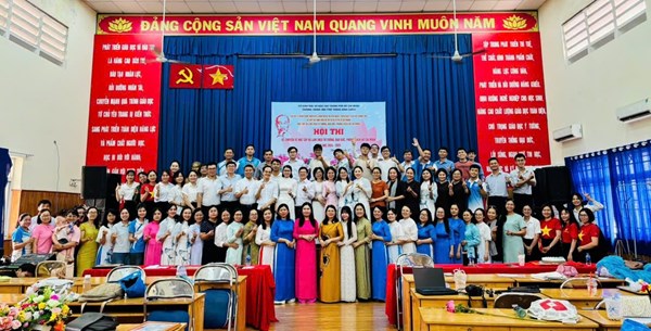 Trường THPT Bình Chiểu tổ chức khen thưởng các tập thể, cá nhân có thành tích tiêu biểu xuất sắc trong học tập và làm theo tư tưởng, đạo đức, phong cách Hồ Chí Minh năm học 2024 - 2025 và giai đoạn 2020-2025