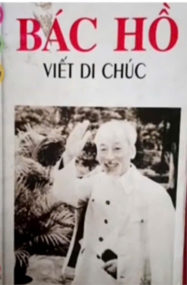 Giới thiệu sách tháng 5. chủ đề: kỷ niệm 135 ngày sinh chủ tịch hồ chí minh (19/5/1890 – 19/5/2025). cuốn sách  bác hồ viết di chúc 