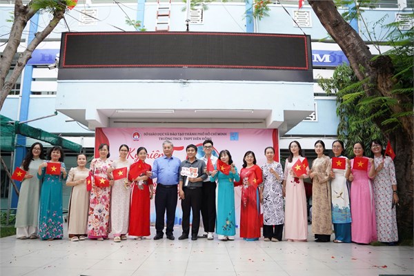 Trường thcs – thpt diên hồng trang trọng tổ chức đại lễ kỷ niệm 50 năm ngày giải phóng miền nam, thống nhất đất nước (30/4/1975 – 30/4/2025)