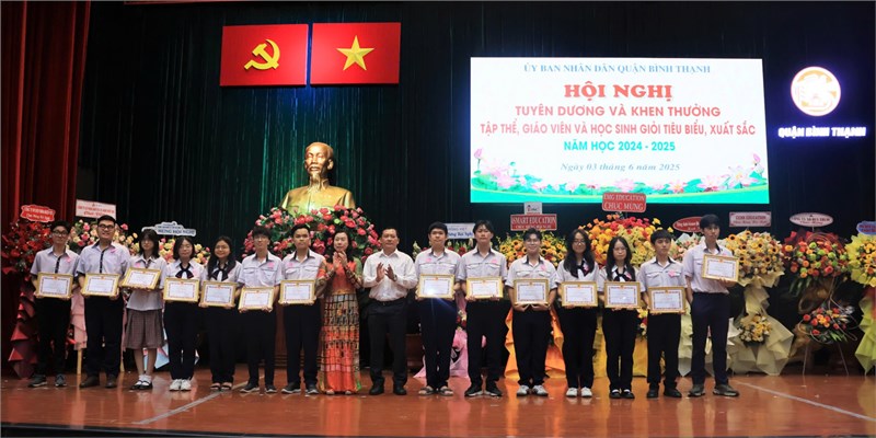 Hội nghị tuyên dương và khen thưởng tập thể, giáo viên và học sinh tiêu biểu, xuất sắc năm học 2024 – 2025