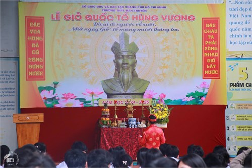 Lễ Giỗ Quốc tổ Hùng Vương tại trường THPT Hàn Thuyên