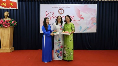 <a href="/tin-tuc/le-ki-niem-ngay-quoc-te-phu-nu-8-3-cua-truong-tih-thcs-va-thpt-hoa-binh/ctfull/26829/523953">Lễ kỉ niệm ngày Quốc tế Phụ nữ 8-3 của<span class=bacham>...</span></a>