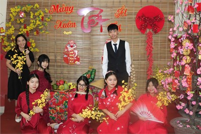 <a href="/tieu-hoc-thcs/chuong-trinh-trai-nghiem-vui-hoi-xuan-2024-tai-truong-tih-thcs-va-thpt-hoa-binh/ctfull/70945/527434">Chương trình trải nghiệm – Vui hội Xuân 2024 tại<span class=bacham>...</span></a>