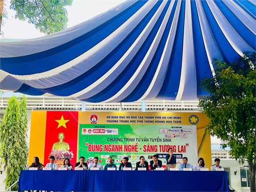 Công tác tư vấn hướng nghiệp - Tuyển sinh tại trường THPT Hoàng Hoa Thám - Năm học 2024-2025