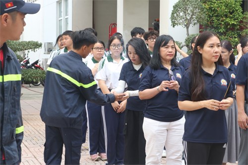 Buổi học tập, trải nghiệm, thực hành kỹ năng 
phòng cháy chữa cháy và cứu nạn, cứu hộ