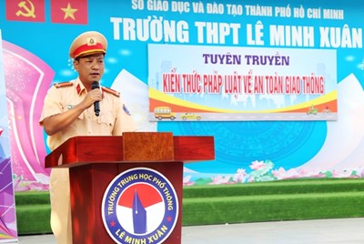 SHDC tuần 24 - Hội thi kể chuyện về Bác - Tuyên truyền kiến thức pháp luật về an toàn giao thông