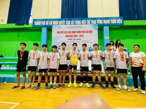 Chúc mừng đội tuyển bóng chuyền nam trường THPT Linh Trung đạt Huy chương Đồng