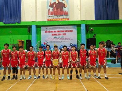 Chúc mừng đội tuyển bóng rổ nam trường THPT Linh Trung đạt huy chương đồng