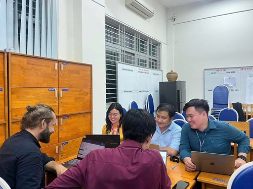 Chi đoàn giáo viên THPT Linh Trung đẩy mạnh kỹ năng giao tiếp tiếng anh