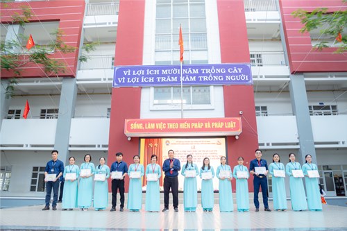 <a href="/tin-tuc-su-kien/ky-niem-135-nam-ngay-sinh-chu-tich-ho-chi-minh-1951890-1952025/ct/73871/529441">Kỷ niệm 135 năm ngày sinh chủ tịch hồ chí<span class=bacham>...</span></a>