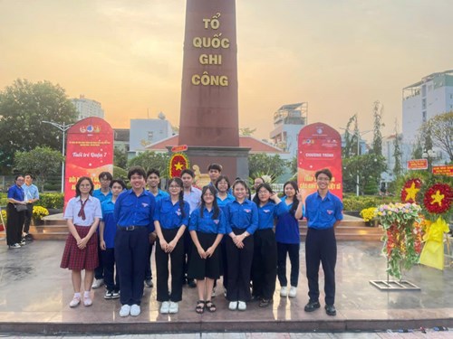 Đoàn trường thpt ngô quyền tham gia chương trình   thắp nến dâng hương các anh hùng liệt sĩ nhằm kỷ niệm 95 năm ngày thành lập đảng cộng sản việt nam (3/2/1930-3/2/2025)