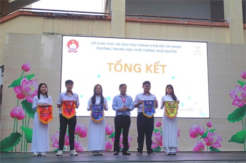 Trường trung học phổ thông ngô quyền tổ chức chào cờ đầu tuần kết hợp kể chuyện về học tập và làm theo tư tưởng, đạo đức, phong cách hồ chí minh