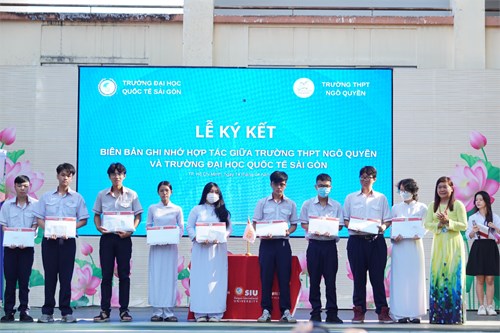 Trường thpt ngô quyền tổ chức lễ ký kết hợp tác và trao học bổng với trường đại học quốc tế sài gòn