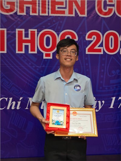Thầy Trịnh Tuấn Hiền - Giáo viên Tổ Toán học đạt giải Nhì Hội thi thiết kế chủ đề dạy học tích hợp - STEM trong trường trung học năm học 2024 - 2025