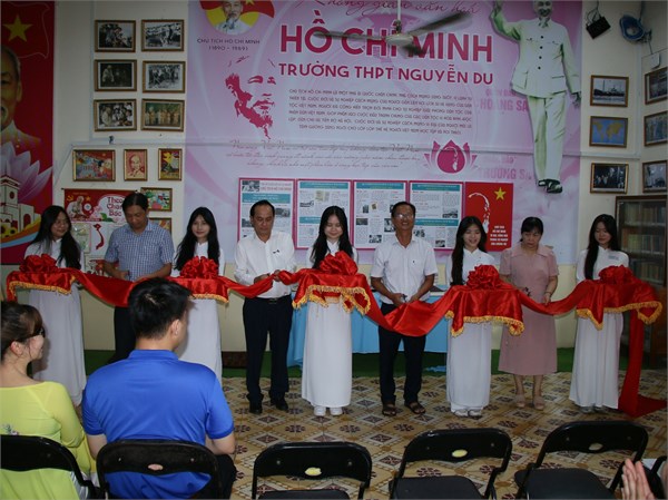 Trường thpt nguyễn du khánh thành không gian văn hóa hồ chí minh nhân kỷ niệm 135 năm ngày sinh chủ tịch hồ chí minh vĩ đại