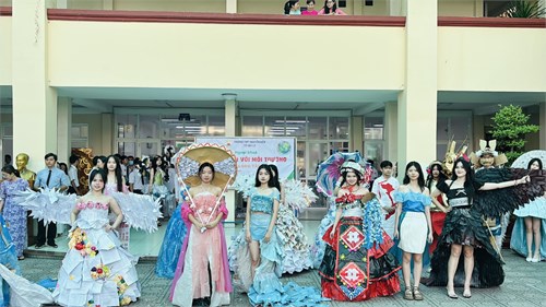 NGLL Tổ Vật Lý:  Vật lý và bảo vệ môi trường - Thời trang tái chế 