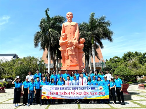 Chi bộ Trường THPT Nguyễn Hiền tổ chức về nguồn và kết nạp Đảng viên mới