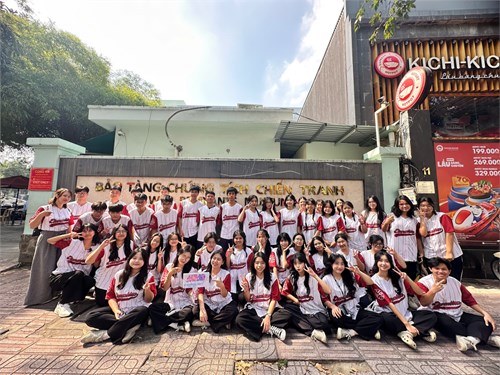 Hành trình đến với địa chỉ đỏ lớp 11B10 năm học 2024-2025