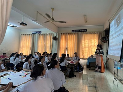 TỔ NGỮ VĂN THỰC HIỆN NGHIÊN CỨU BÀI HỌC KHỐI 12 
Chủ đề: TIẾNG CƯỜI TRÊN SÂN KHẤU