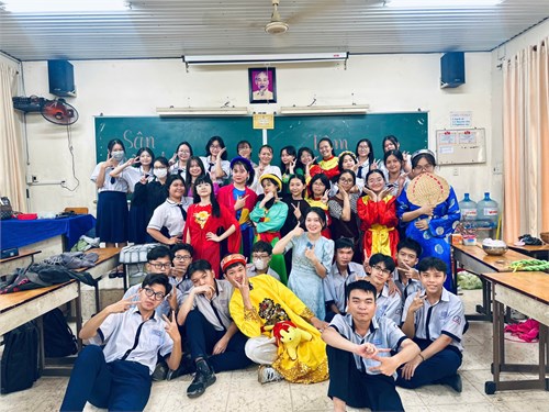 Một số đổi mới sáng tạo trong tiết dạy môn ngữ văn theo chương trình thpt 2018 - chuyên đề học tập ngữ văn 10: sân khấu hoá tác phẩm văn học
