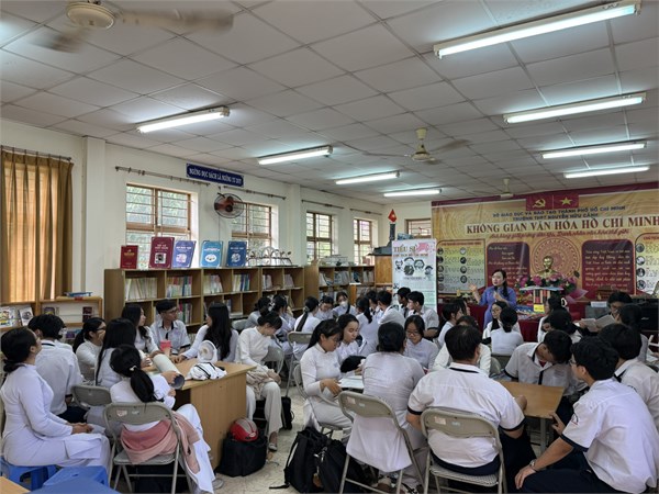 Tổ Ngữ Văn - tổ chức dạy học Mở rộng không gian lớp học - Chủ đề:  Hai tay xây dựng một Sơn Hà  - Tác giả HỒ CHÍ MINH