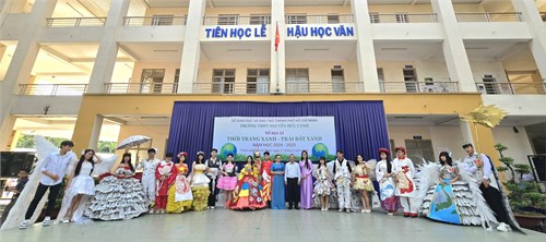 Tổ Địa lí trường THPT Nguyễn Hữu Cảnh Tổ chức Chương Trình Thời Trang Xanh - Đất Xanh