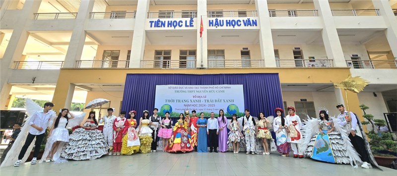 Tổ Địa lí trường THPT Nguyễn Hữu Cảnh Tổ chức Chương Trình Thời Trang Xanh - Đất Xanh
