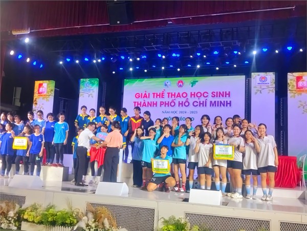 Học sinh trường THPT Nguyễn Hữu Cảnh tham gia Giải Thể thao Học sinh Thành phố Hồ Chí Minh Năm học 2024-2025