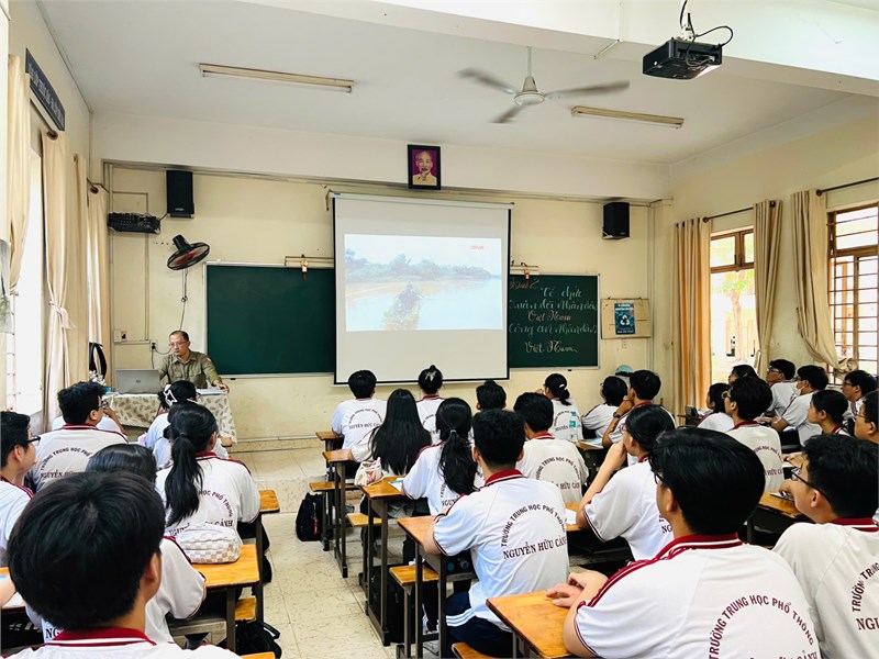 TỔ GIÁO DỤC QUỐC PHÒNG AN NINH

HOẠT ĐỘNG NGHIÊN CỨU BÀI HỌC

Bài 2: TỔ CHỨC QUÂN ĐỘI NHÂN DÂN VIỆT NAM VÀ CÔNG AN NHÂN DÂN VIỆT NAM CHO HỌC SINH KHỐI 12