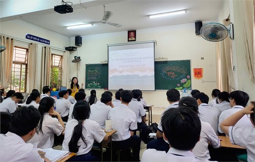 Tổ Ngữ Văn thực hiện Nghiên cứu bài học khối 12 với Chủ đề: Tìm hiểu một số yếu tố giúp tăng hiệu quả biểu đạt cho Văn bản thông tin trong văn bản Dòng Mê Kông “giận dữ”