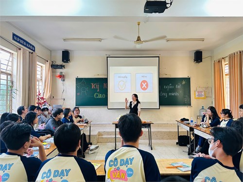 Trường thpt nguyễn hữu cảnh tổ chức dạy kỹ năng sống cho học sinh khối 10 học kì ii năm học 2024-2025

chuyên đề: kỹ năng giao tiếp