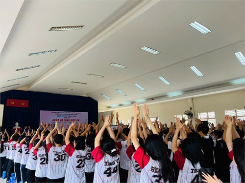 Trường thpt nguyễn hữu cảnh tổ chức dạy kỹ năng sống cho học sinh khối 11 học kì ii năm học 2024-2025

chuyên đề: “gen z và lòng biết ơn”