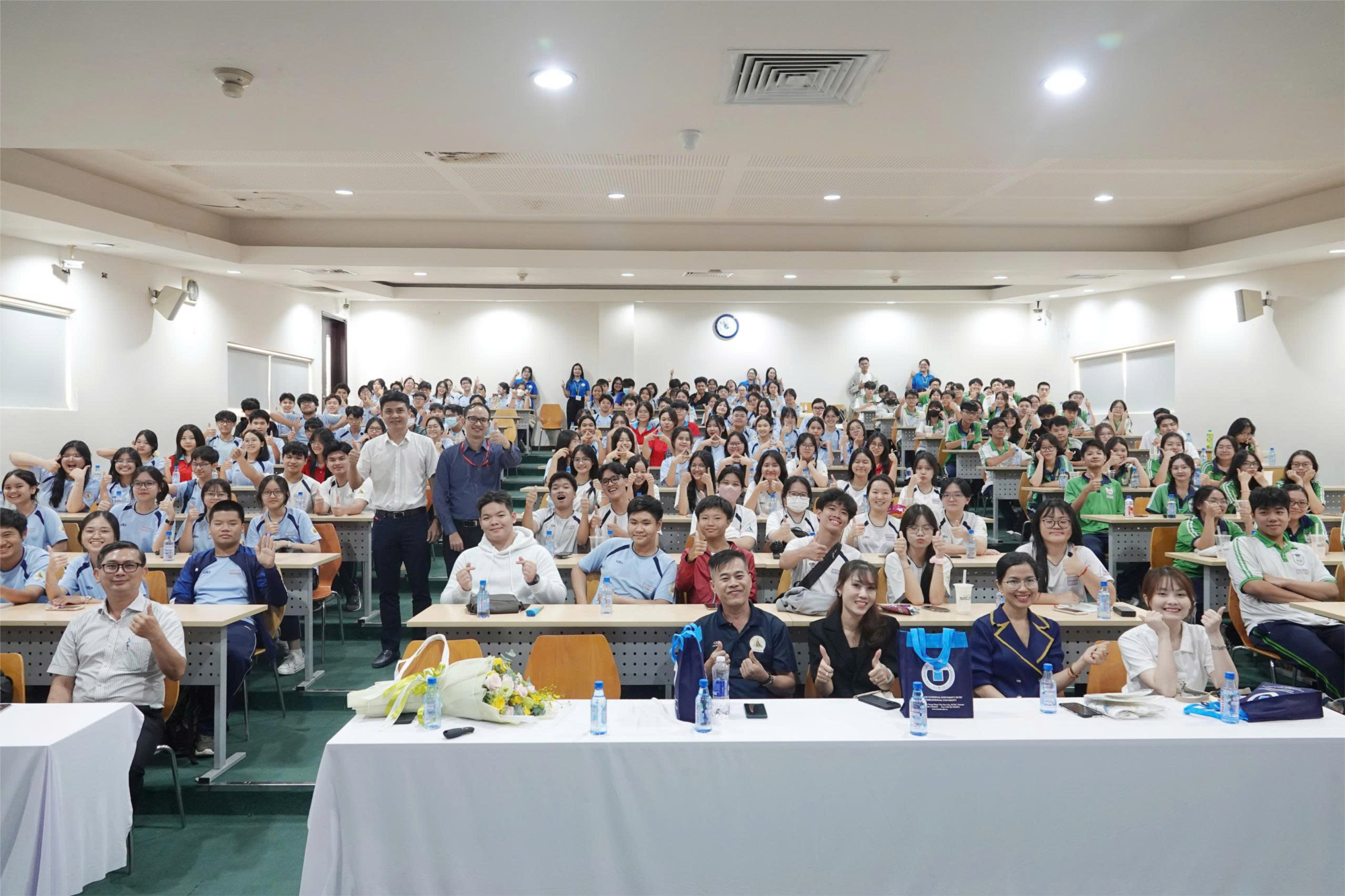 Chương trình trải nghiệm thực tế  Trò chuyện cùng chuyên gia  tại Trường Đại học Quốc tế - Đại học Quốc Gia Thành phố Hồ Chí Minh