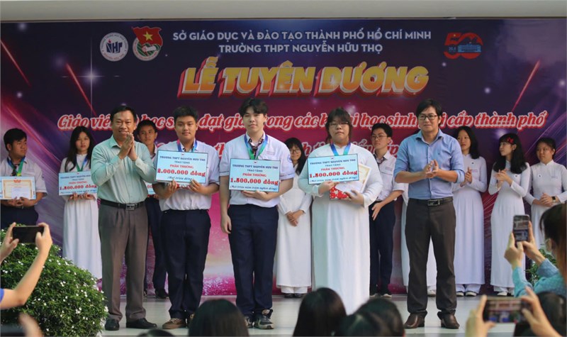 Thông tư hướng dẫn khen thưởng và xử lí kỷ luật học sinh