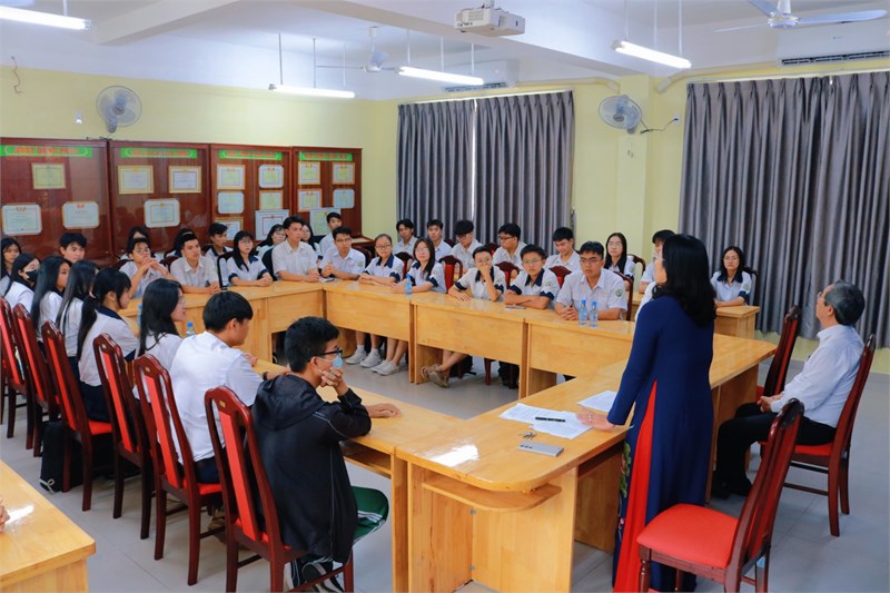 Lễ ra quân Đội tuyển học sinh giỏi cấp thành phố khối 12 năm học 2024 - 2025