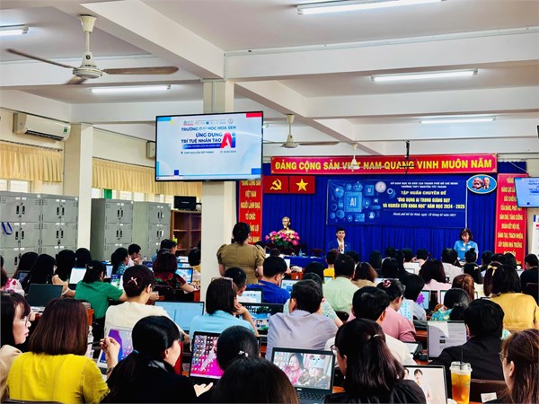Tập huấn chuyên đề “Ứng dụng AI trong giảng dạy và nghiên cứu khoa học” năm học 2024 – 2025