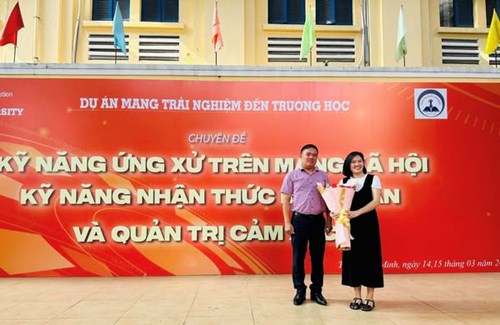 Chương trình chuyên đề  Kỹ năng nhận thức bản thân và quản trị cảm xúc  được tổ chức sáng ngày 15/3/2025 tại Trường Trung học phổ thông Nguyễn Thị Diệu, phối hợp cùng trường Đại học FPT, là một hoạt động rất ý nghĩa thu hút sự tham gia của đông đủ các bạn học sinh.
