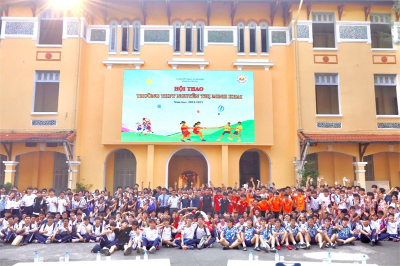 Lễ khai mạc Hội thao học sinh Trường THPT Nguyễn Thị Minh Khai Năm học 2024 - 2025