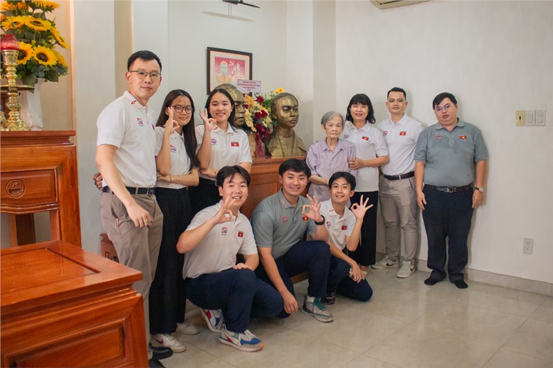Gặp gỡ con gái của hai vị anh hùng dân tộc: 
Bà Lê Nguyễn Hồng Minh – người con duy nhất của Cố Tổng Bí thư Lê Hồng Phong (1902-1942) và nữ anh hùng, liệt sĩ Nguyễn Thị Minh Khai (1910-1941)