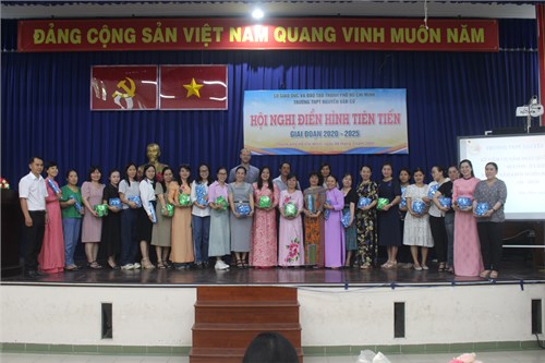 Công đoàn trường thpt nguyễn văn cừ tổ chức kỷ niệm ngày quốc tế phụ nữ 8/3, trao thưởng hội thi “hiếu ý đồng đội”

và tổ chức mừng sinh nhật tháng 2,3/2025