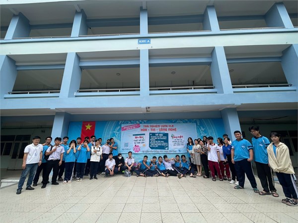 Tổ Tin học – CN đã tổ chức hoạt động Chủ đề:  Khám phá công nghệ và khoa học – Thắp sáng tương lai 