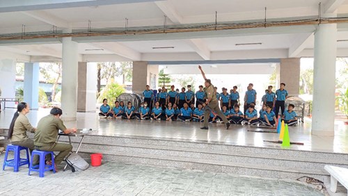 Chuyên đề kỹ thuật sử dụng lựu đạn lớp 11