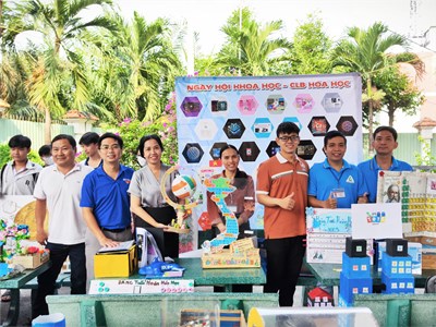 Hoạt động stem cùng bộ môn hóa học  sáng ngày 23.3.2025