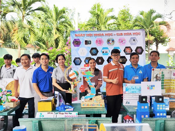 Hoạt động stem cùng clb hóa học  sáng ngày 23.3.2025