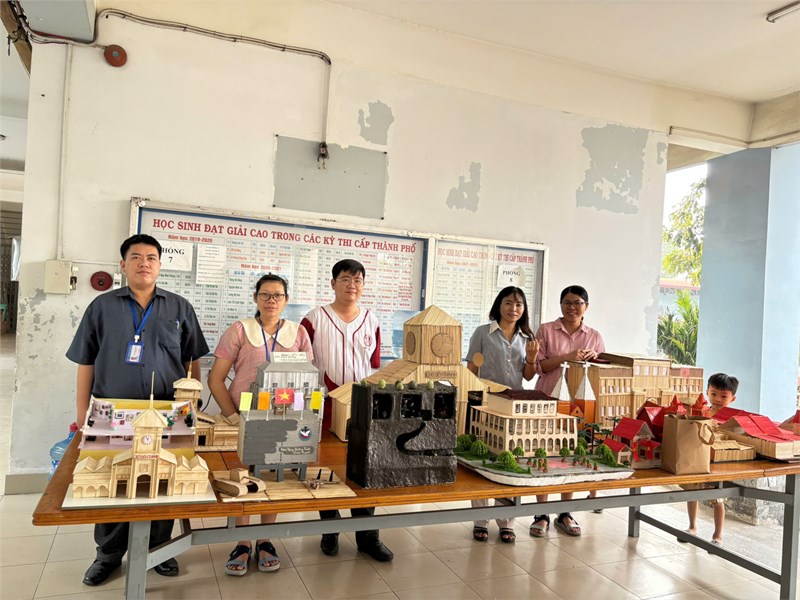 Tổ Lịch sử trong ngày hội khoa học chào mừng ngày 26/3